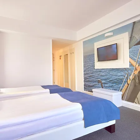 Continental Forum מלון 4*