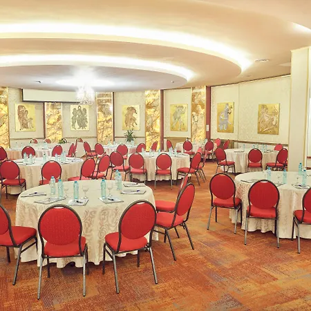 מלון Continental Forum