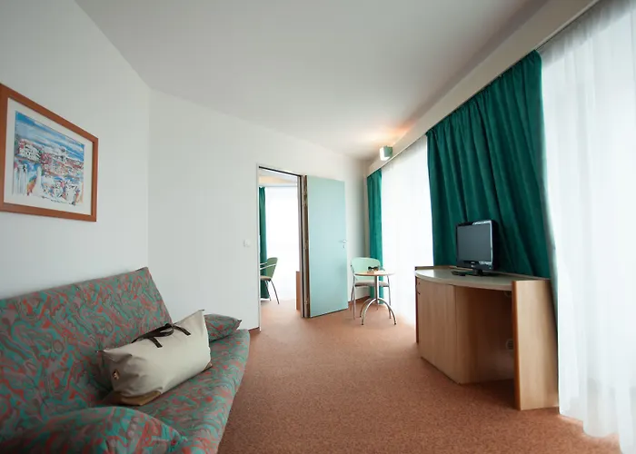 Continental Forum Hotel 4*